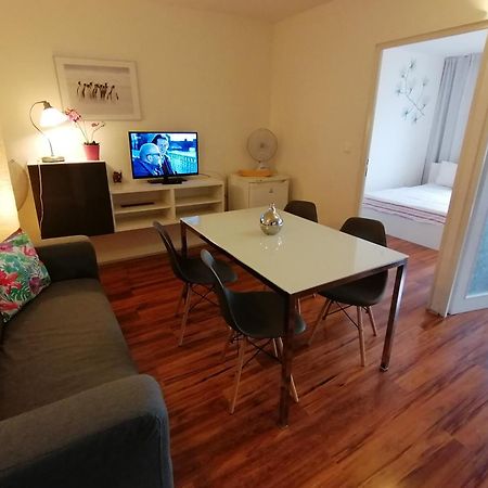 Golden Family Apartments Praha Bagian luar foto