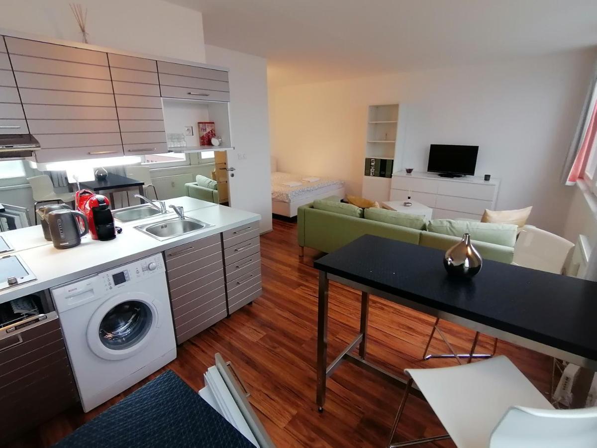 Golden Family Apartments Praha Bagian luar foto