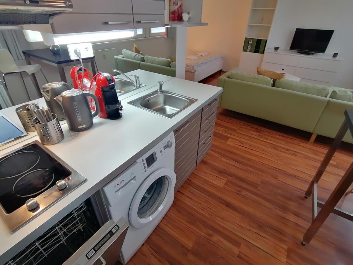 Golden Family Apartments Praha Bagian luar foto