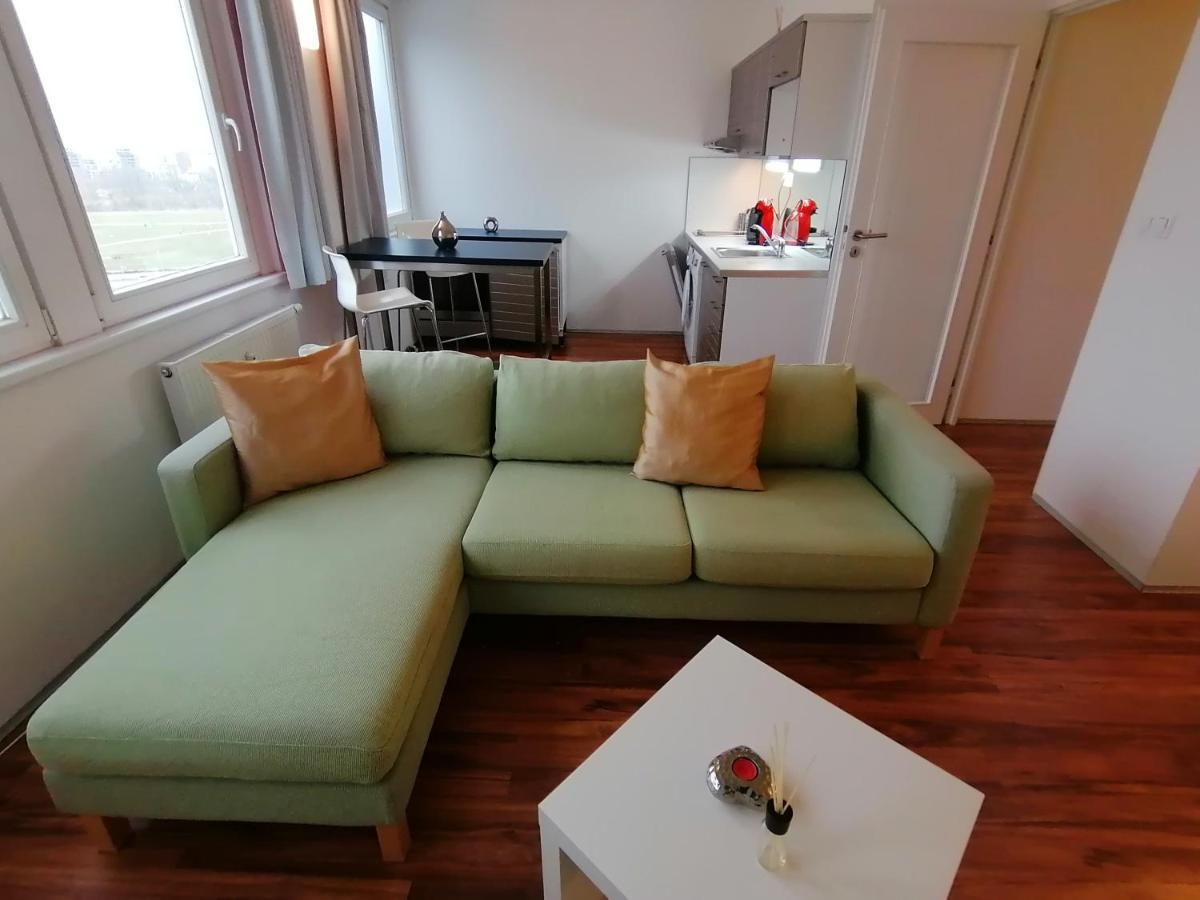 Golden Family Apartments Praha Bagian luar foto