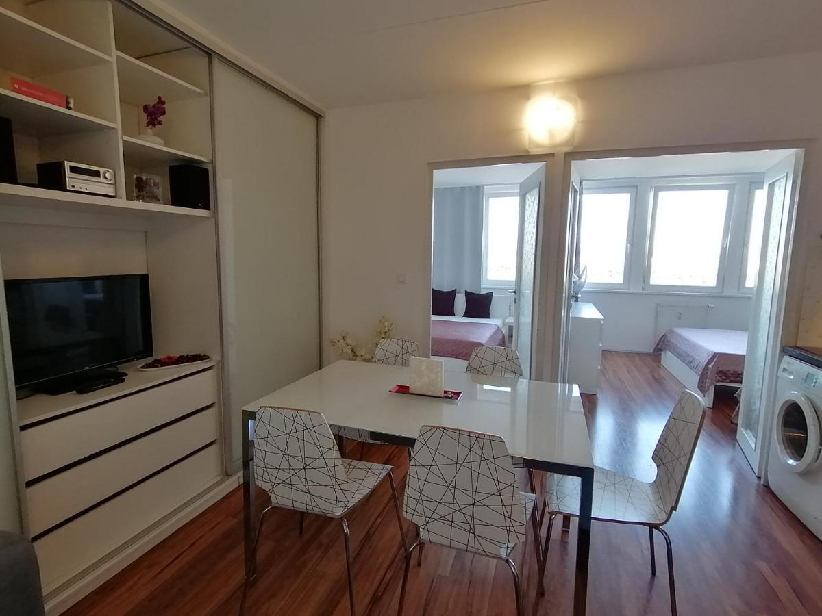 Golden Family Apartments Praha Bagian luar foto