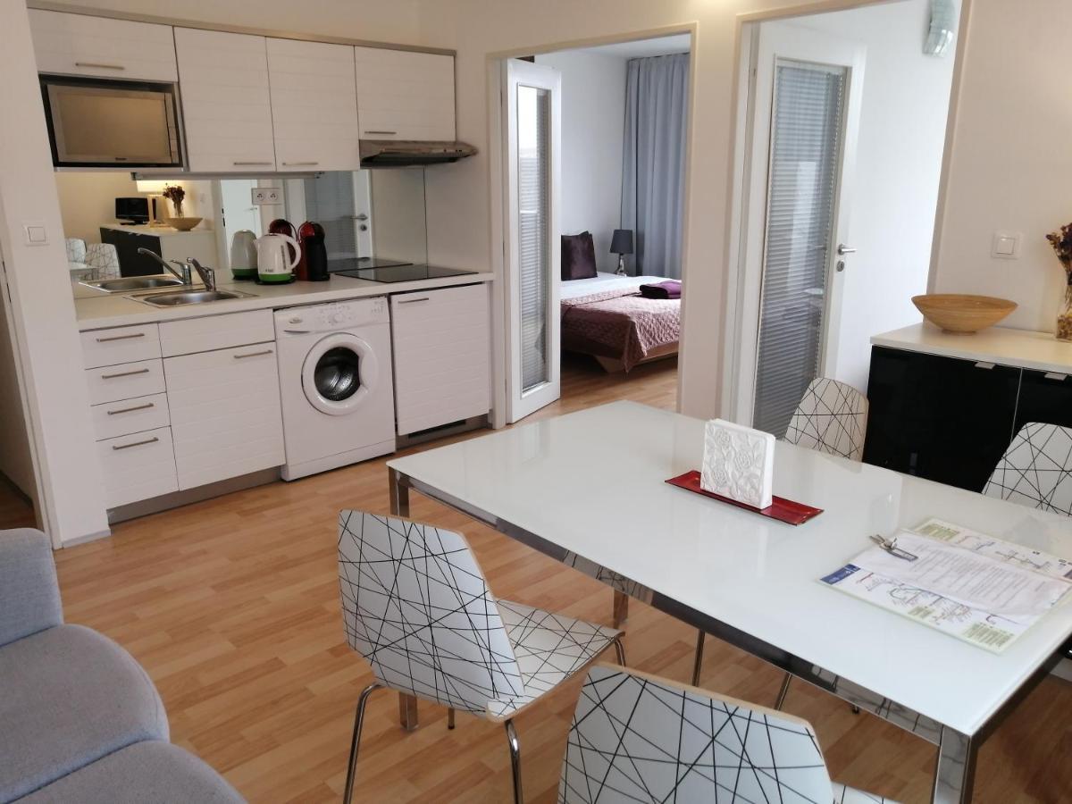 Golden Family Apartments Praha Bagian luar foto