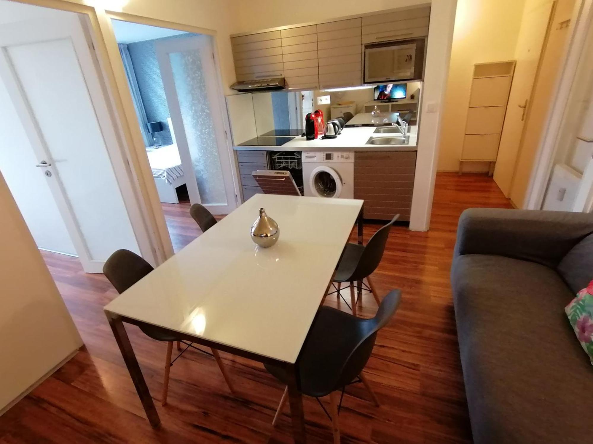 Golden Family Apartments Praha Bagian luar foto