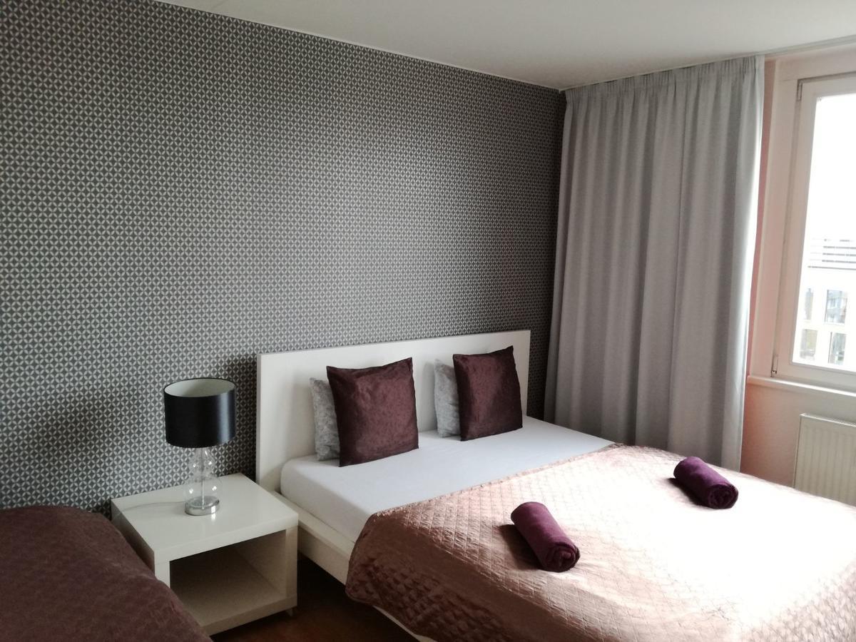 Golden Family Apartments Praha Bagian luar foto