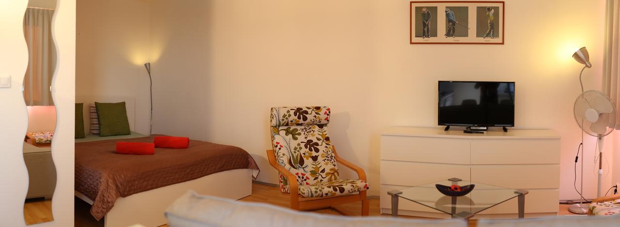 Golden Family Apartments Praha Bagian luar foto