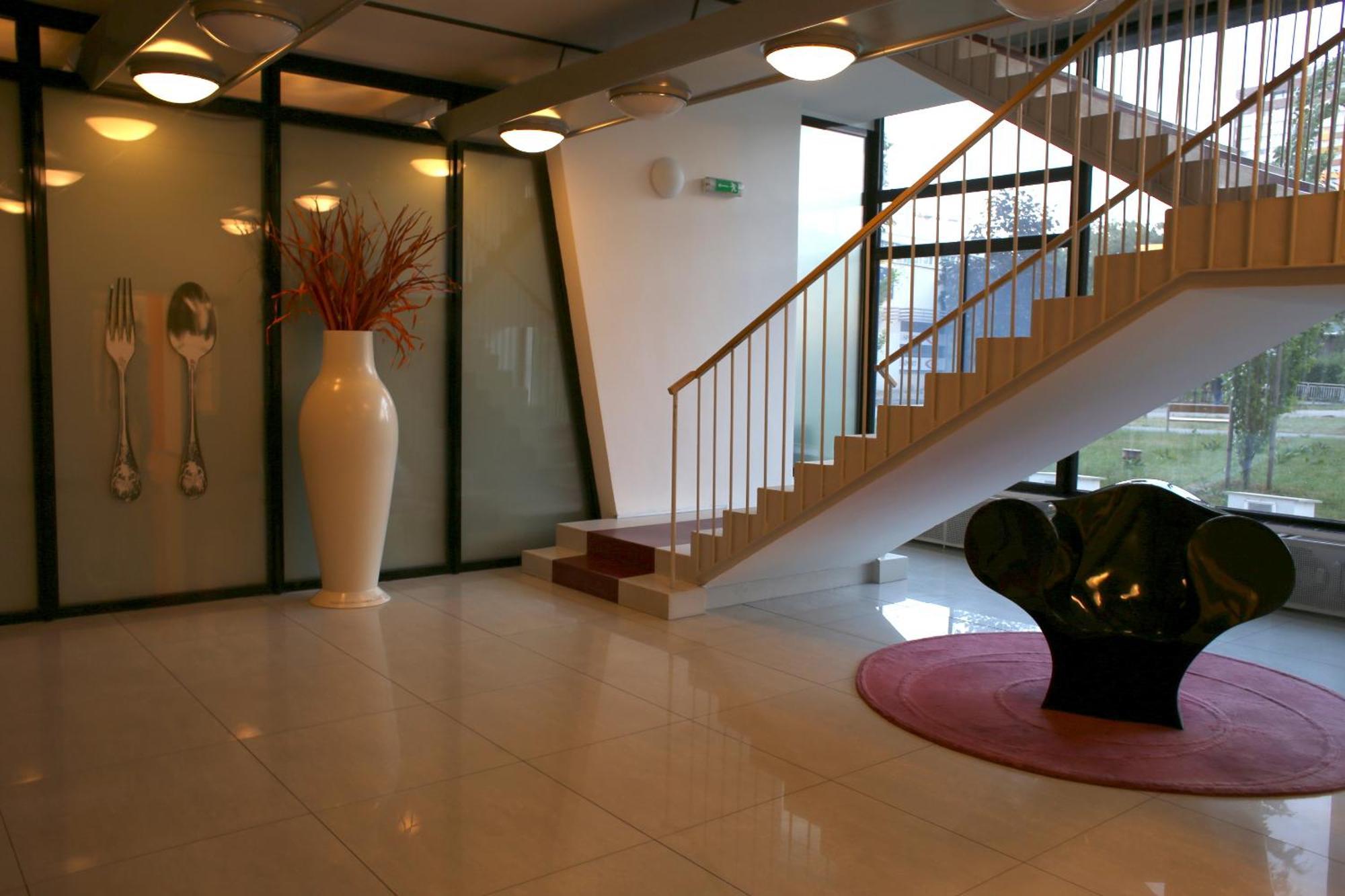 Golden Family Apartments Praha Bagian luar foto