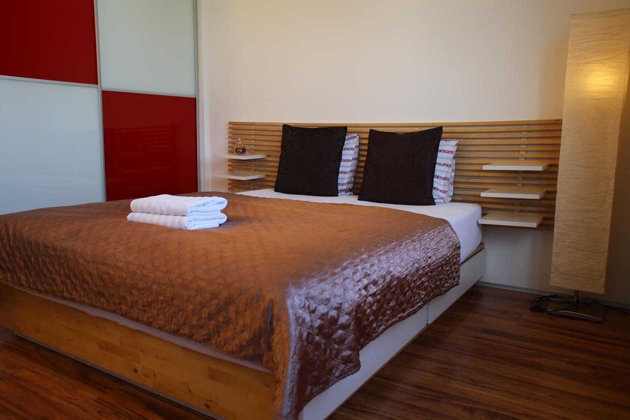 Golden Family Apartments Praha Bagian luar foto